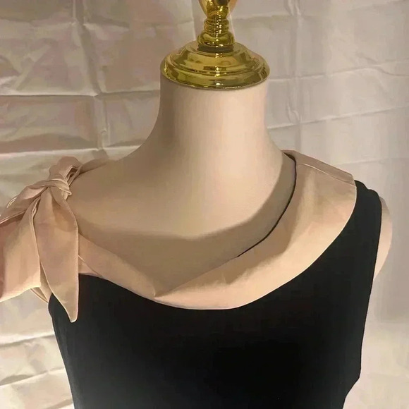 NWT Chic Black Dress with Bow Detail - Picture 2 of 9